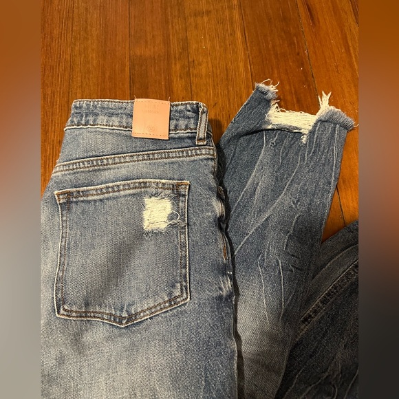 Distressed mom jeans 🩷 - Picture 2 of 3